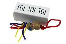 Geluksdoosje langwerpig toi toi toi met 4 cm chinese gelukspop