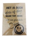 Gelukszakje kaart het is geen doei of dag met smile sleutelhanger plexi, cellofaan zakje met witte of kraft A6 kaart (10,5 x 15