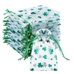Organza zakjes 10 x 15 cm wit met groen klavertje