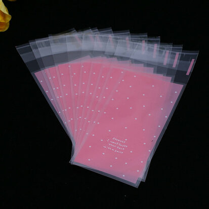 Cellofaan zakjes roze met witte stipjes 5 x 13 cm 10 stuks