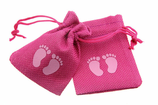 Jute zakjes fuchsia babyvoetjes 7 x 9 cm