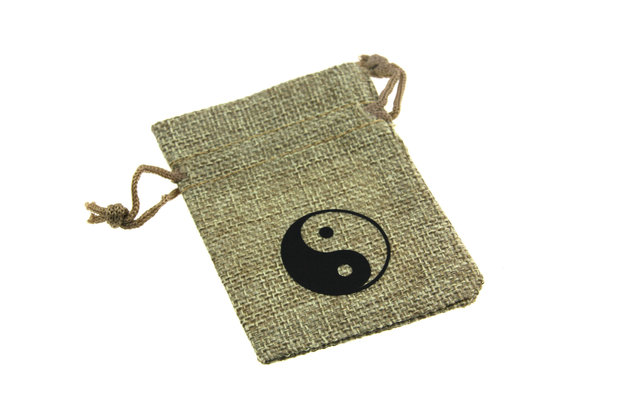 Jute zakjes ying yang 7 x 9 cm