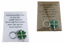 Gelukszakje kaart een klavertje vier is als een goede vriend met klavertje vier sleutelhanger Gelukszakje kaart een klavertje vier is als een goede vriend met klavertje vier sleutelhanger
